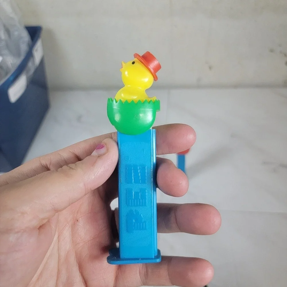 Chick in an Egg Vintage Pez Candy Dispenser‎ (with feet)
